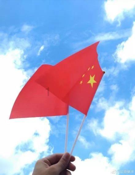 豆娃踢足球